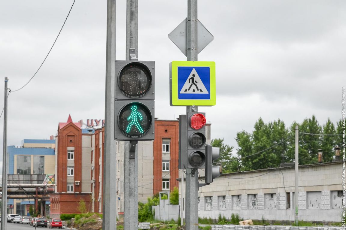 В Нижнем Тагиле на одной из центральных улиц заработали новые светофоры - « Уральский рабочий»